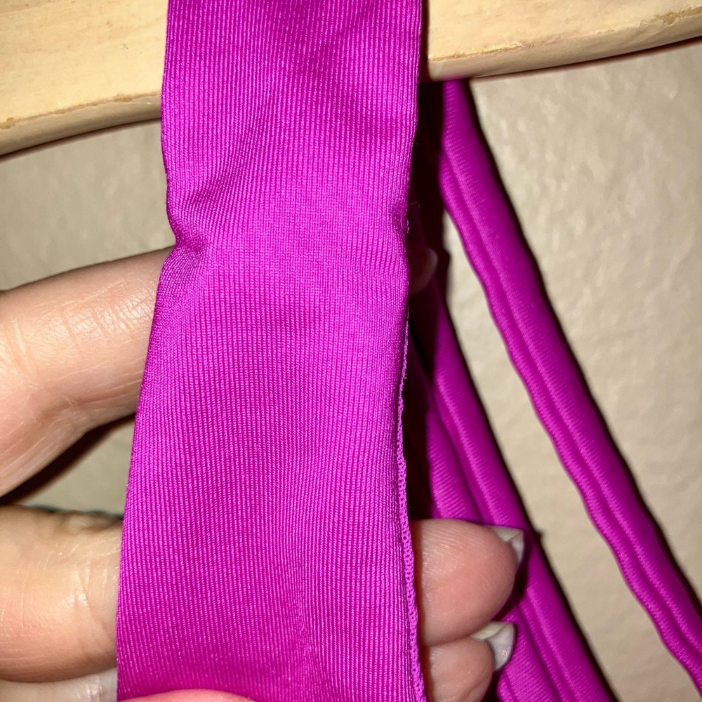 Victoria's Secret Like New Strappy Pink Sport Sports Bra. - Picture 10 of 10
